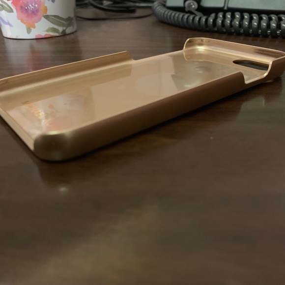 Michael Kors I Phone 7 gold case. - Picture 1 of 2